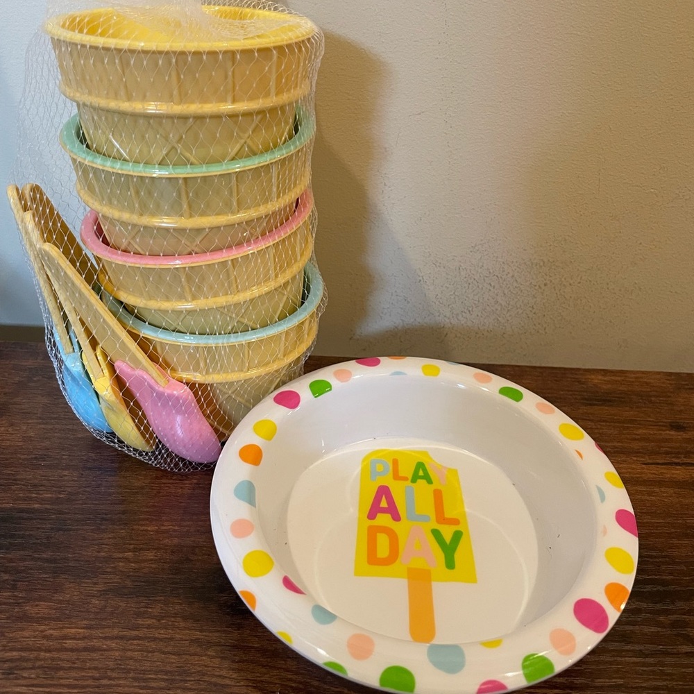 Ice Cream Dishes w/Matching Spoons & Bowl NEW
